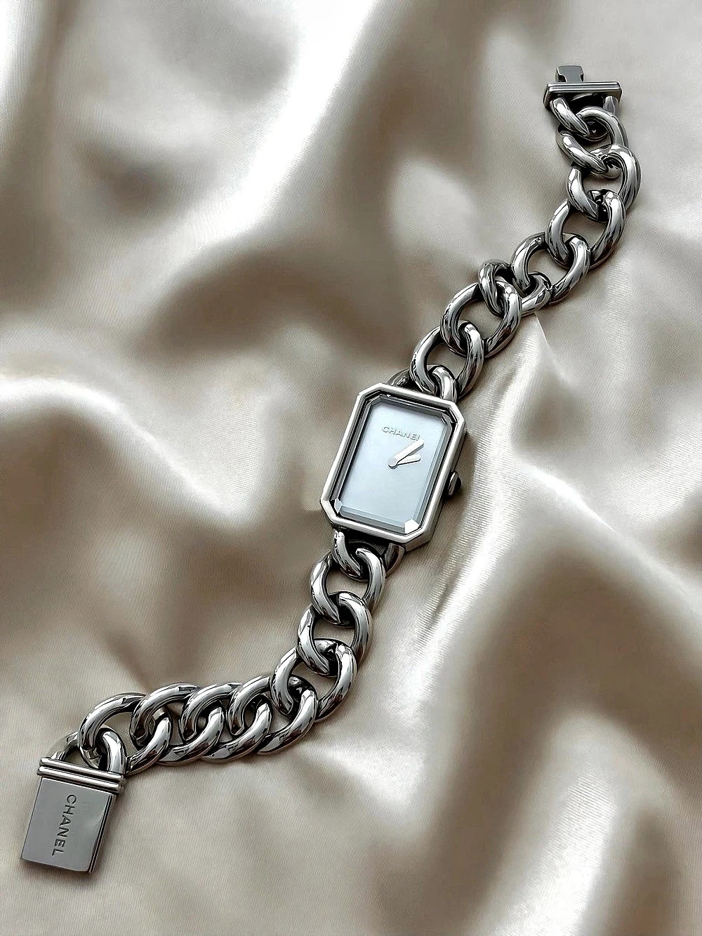 AUTHENTIC VINTAGE CHANEL PREMIERE M CHAIN MOTHER-OF-PEARL SILVER WATCH - W/ BOX